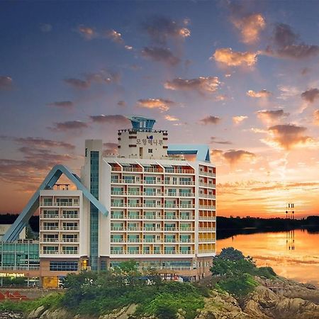 Mohang Haenaru Family Hotel プアン エクステリア 写真