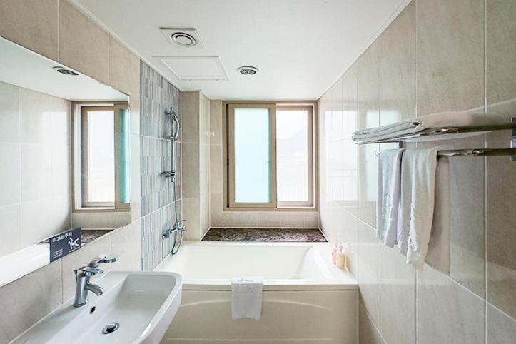 Mohang Haenaru Family Hotel プアン 部屋 写真